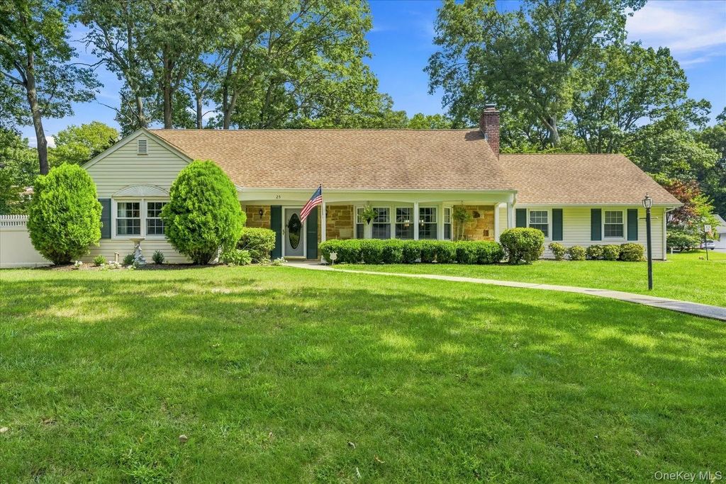 25 Seabrook Lane, Stony Brook