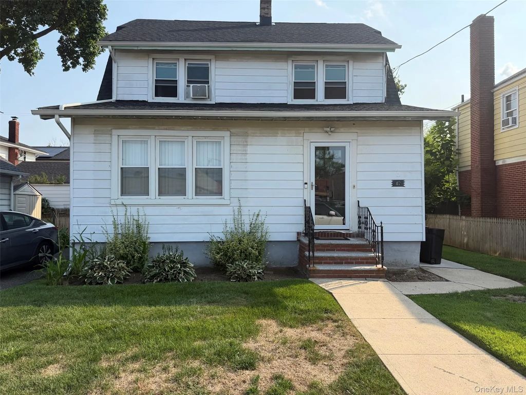 42 W Lincoln Avenue 2nd Fl, Valley Stream