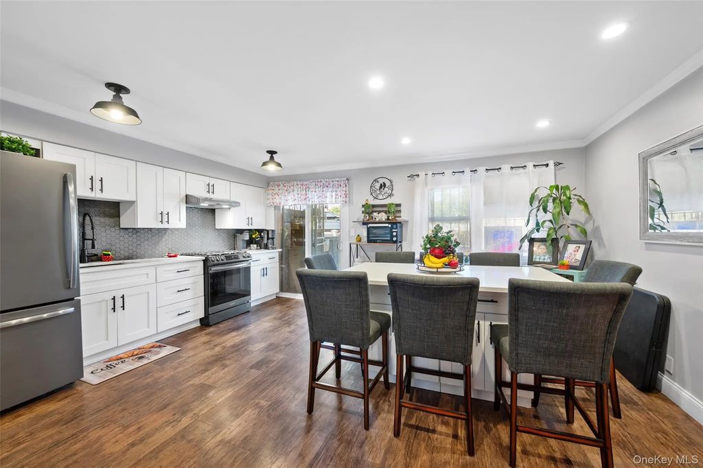 6991 Caldwell Avenue, Maspeth