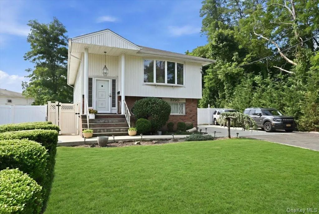 3790 Waverly Avenue, Seaford
