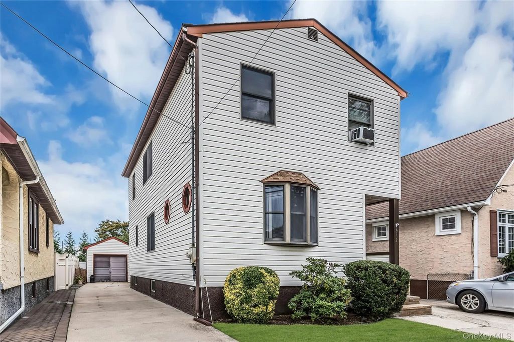 962 Gabriel Avenue, Franklin Square
