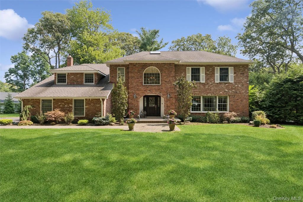 38 Riverview Terrace, Smithtown