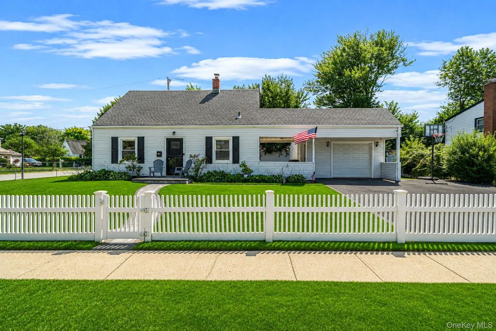 126 Cotton Lane, Levittown