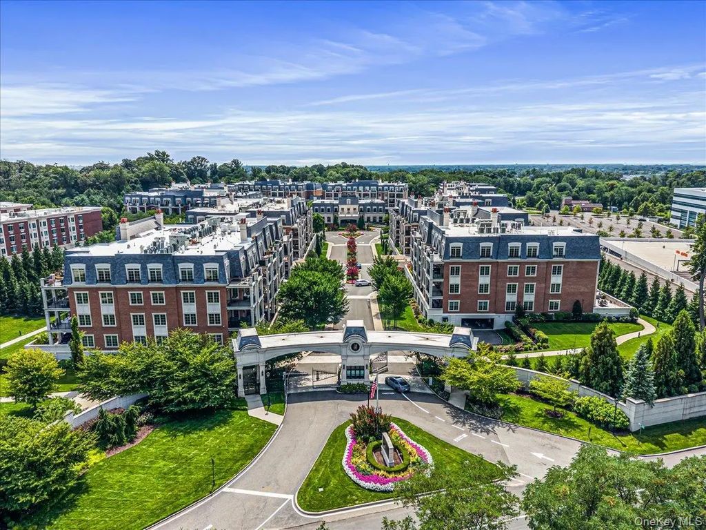 6000 Royal Court # 6006, North Hills