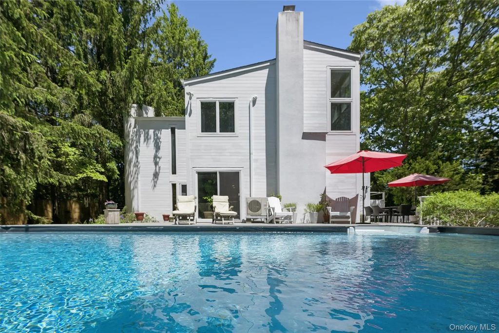 640 Hands Creek Road, East Hampton