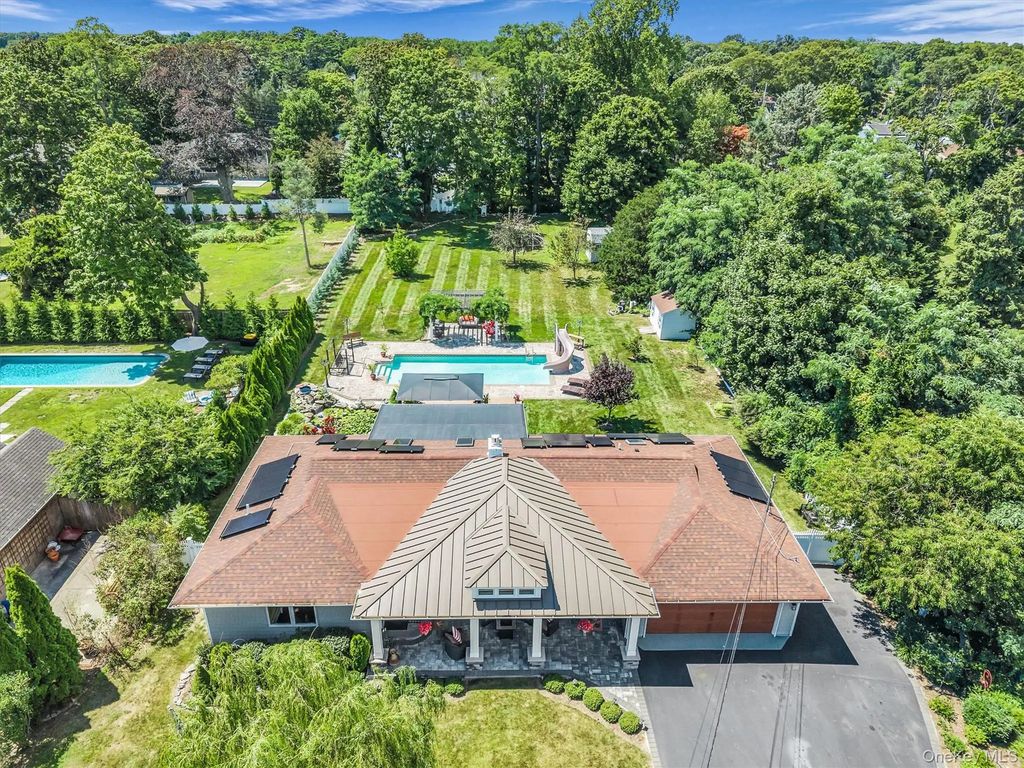 6 N Howells Point Road, Bellport Village