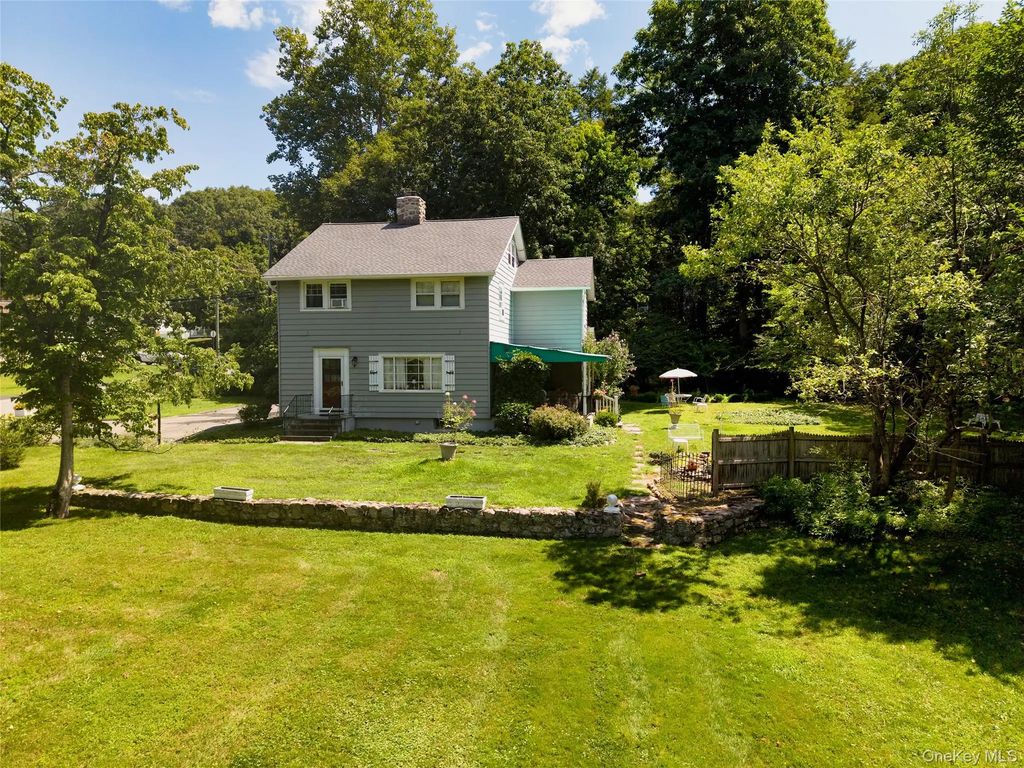 6 Laurel Road, Sloatsburg