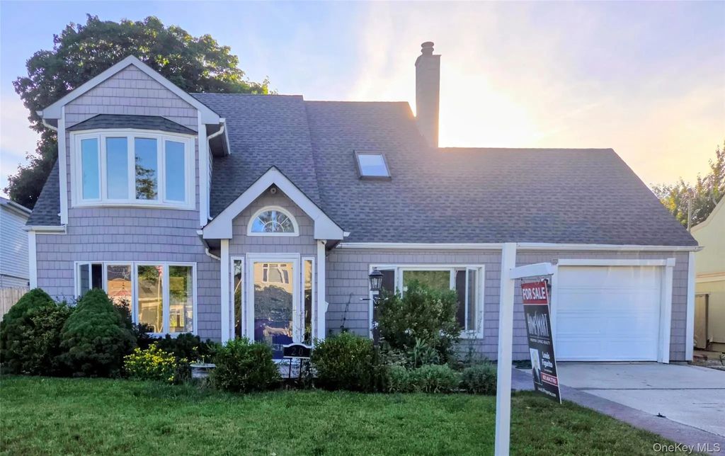 20 Daisy Lane, Levittown