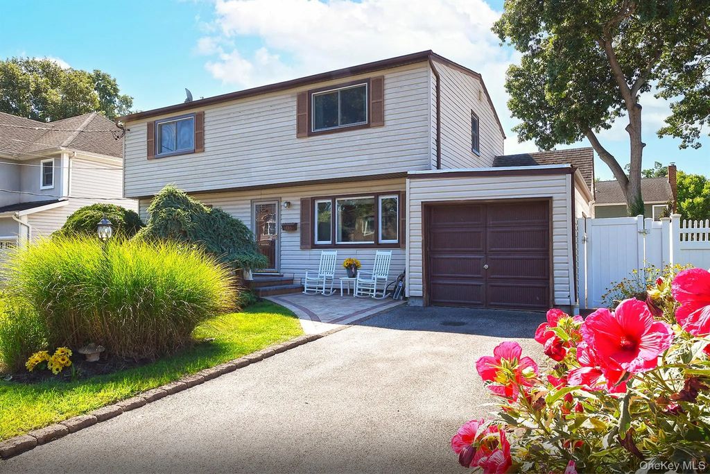 108 Connecticut Avenue, Massapequa