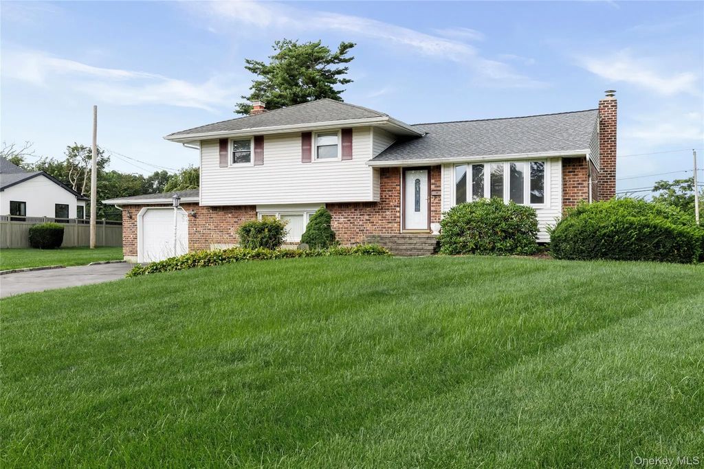 29 Cottonwood Drive, Commack