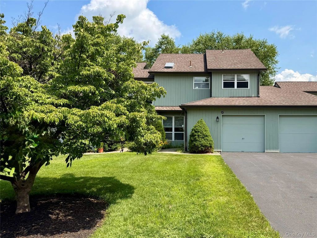 15 Pond Drive W, Rhinebeck