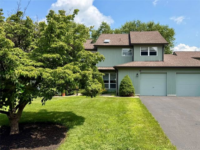 15 Pond Drive W, Rhinebeck