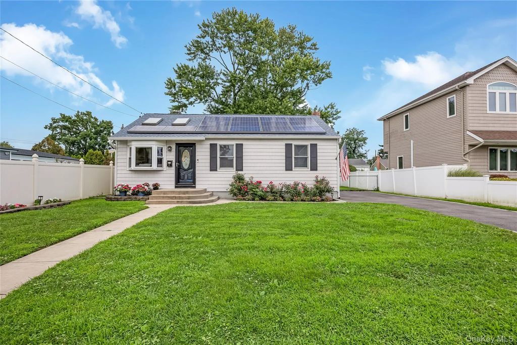 11 Delano Place, West Babylon