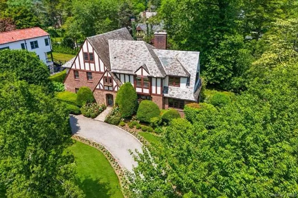 260 Overlook Road, New Rochelle