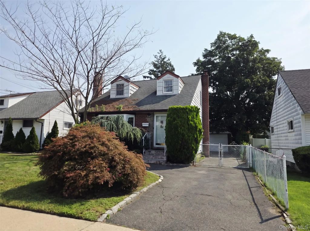 147 Miller Road, Hicksville