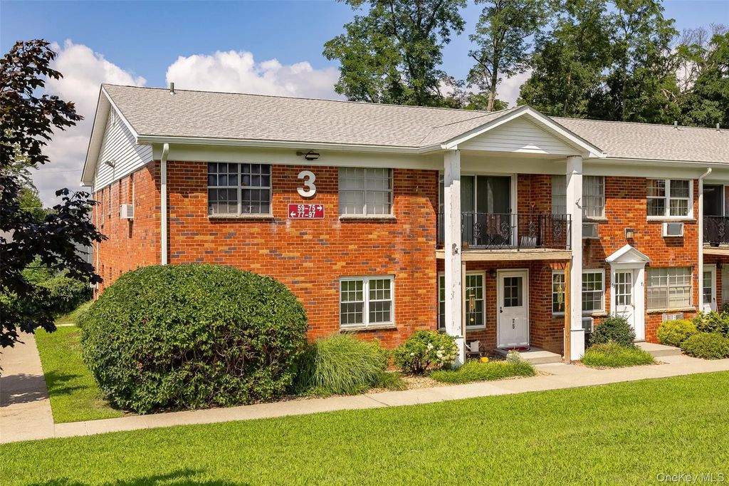 3 Colonial Road # 97, Beacon