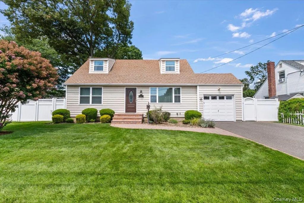 177 N Queens Avenue, Massapequa