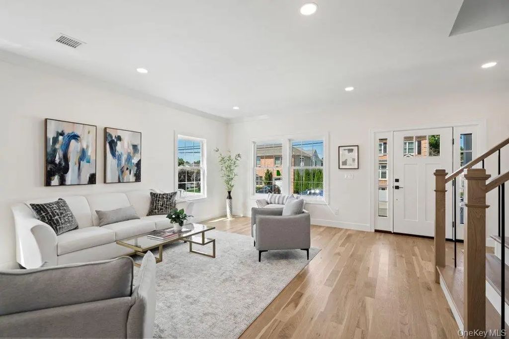 101 Brown Street, Mineola