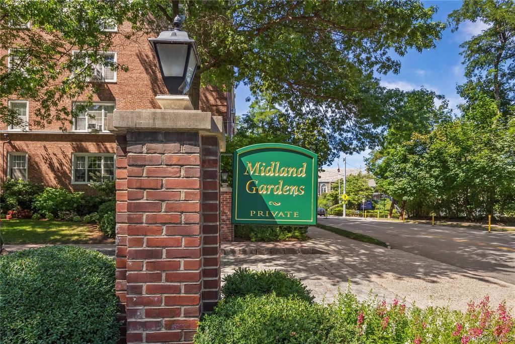 8 Midland Gardens # 3i, Bronxville
