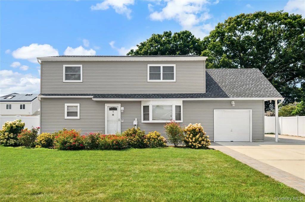 78 Osceola Avenue, Deer Park