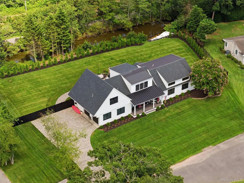 16 Twin River Drive, Oakdale