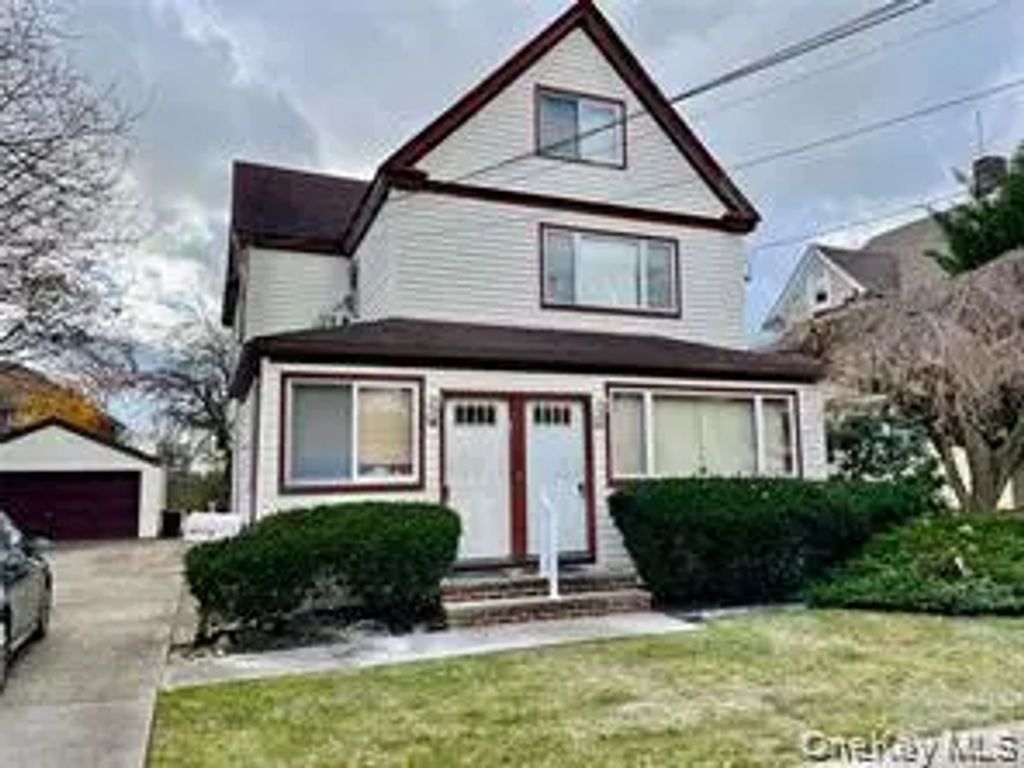 43 Columbia Avenue, Cedarhurst