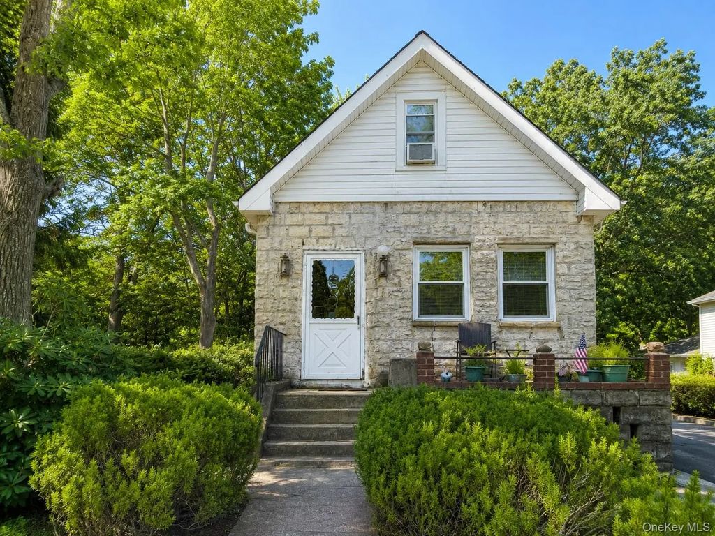 164 S Evergreen Drive, Selden