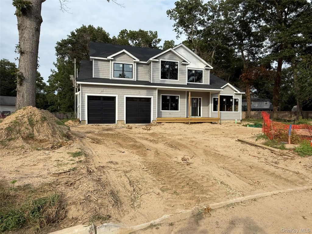 3 Lotto Court, Lake Grove