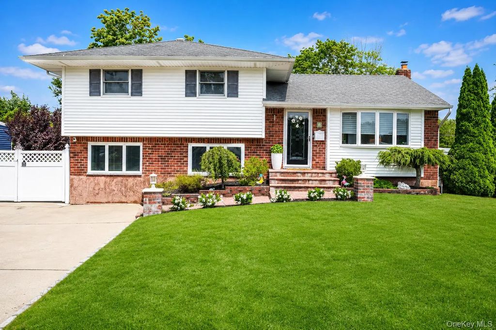5 Gardenia Drive, Commack