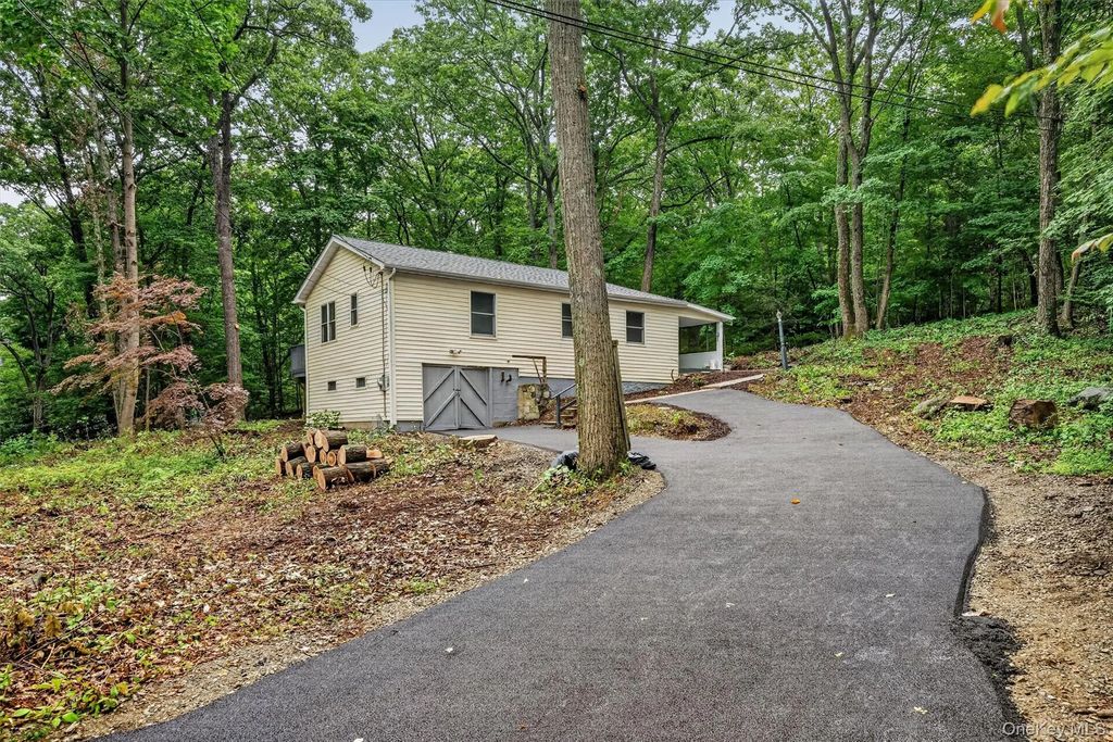 15 Arcadian Trail, Monroe