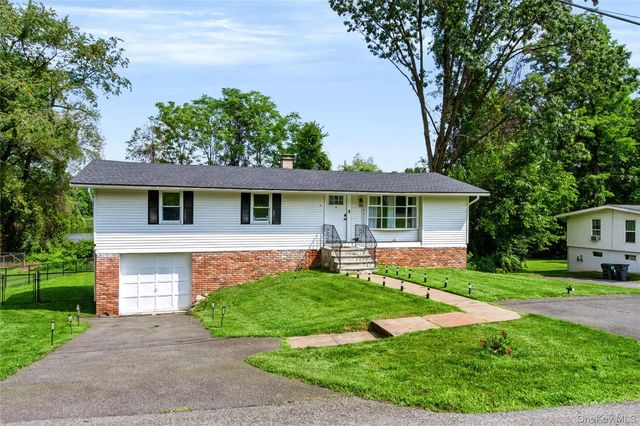 20 Seneca Lane, Milton
