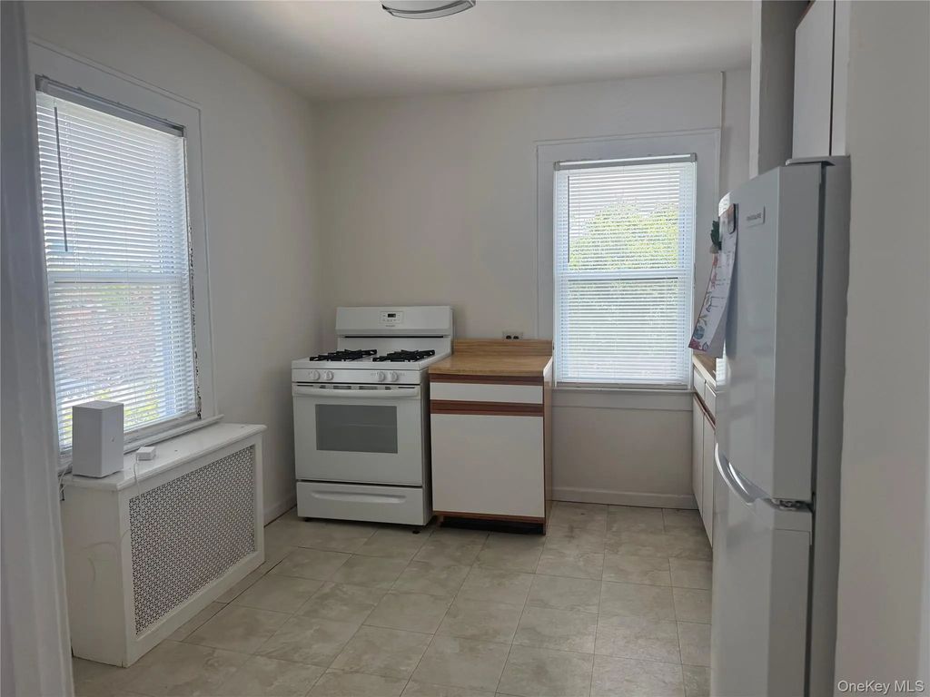 74 Lexington Avenue, Franklin Square