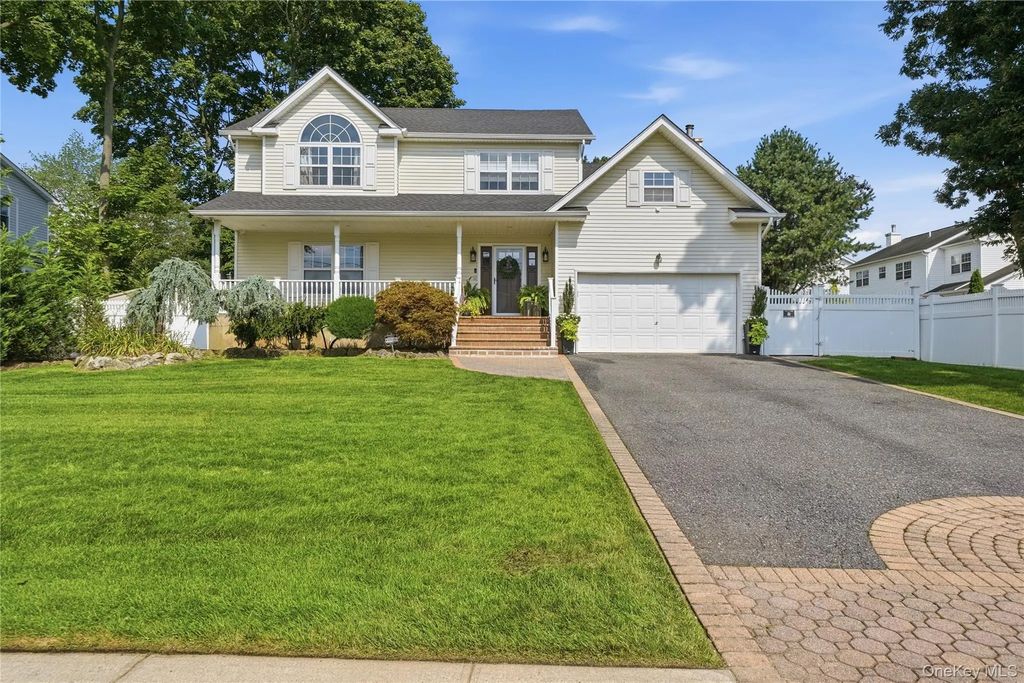 1536 Winganhauppauge Road, Islip