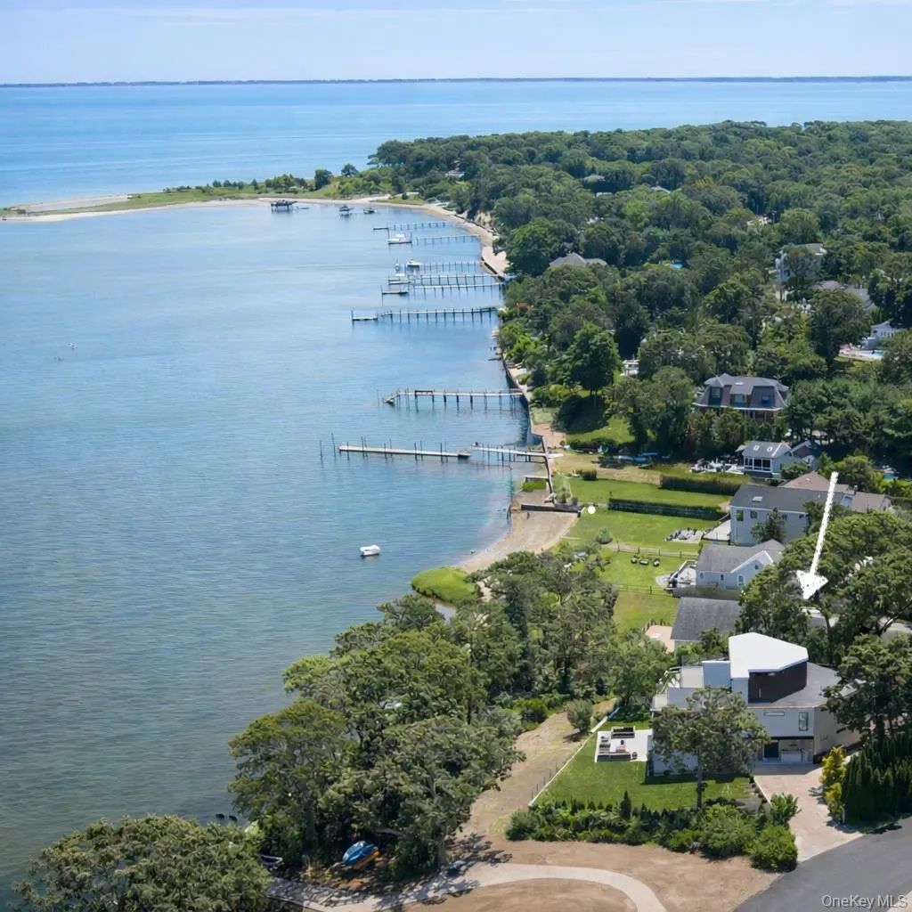 10 Bay View Drive, Hampton Bays