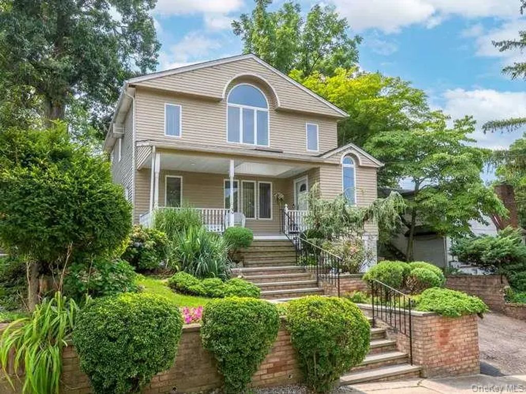 3 Woodland Avenue, Glenwood Landing