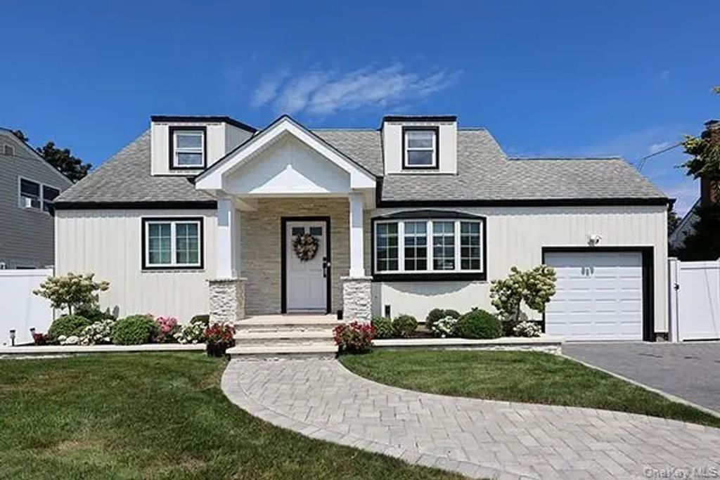 269 N Suffolk Avenue, Massapequa