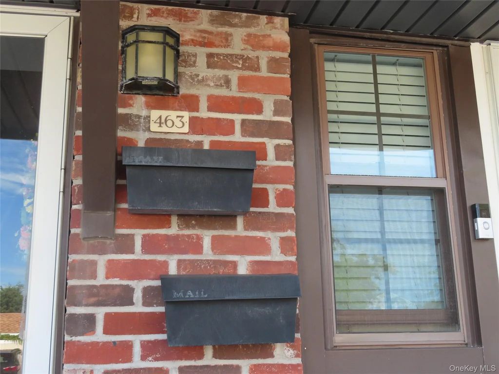 463 Mariners Way, Copiague