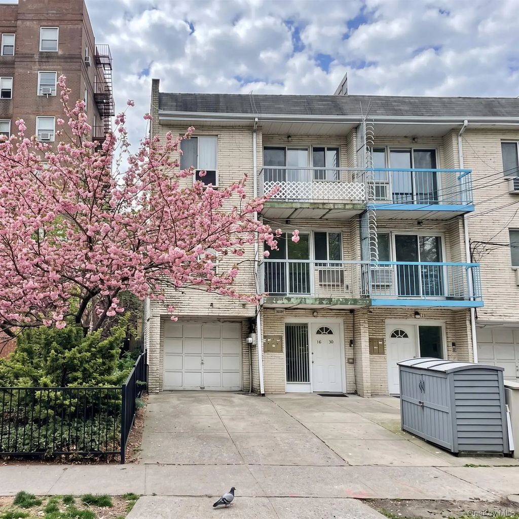 76-30 Grand Central Parkway, Forest Hills