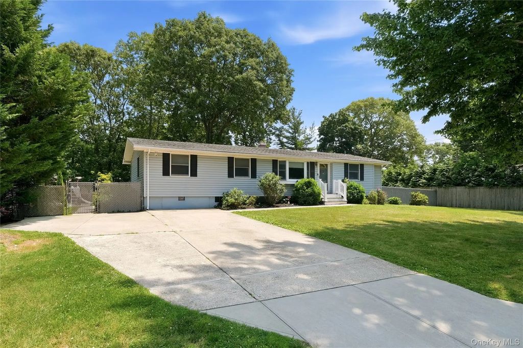 3 Herd Lane, East Setauket