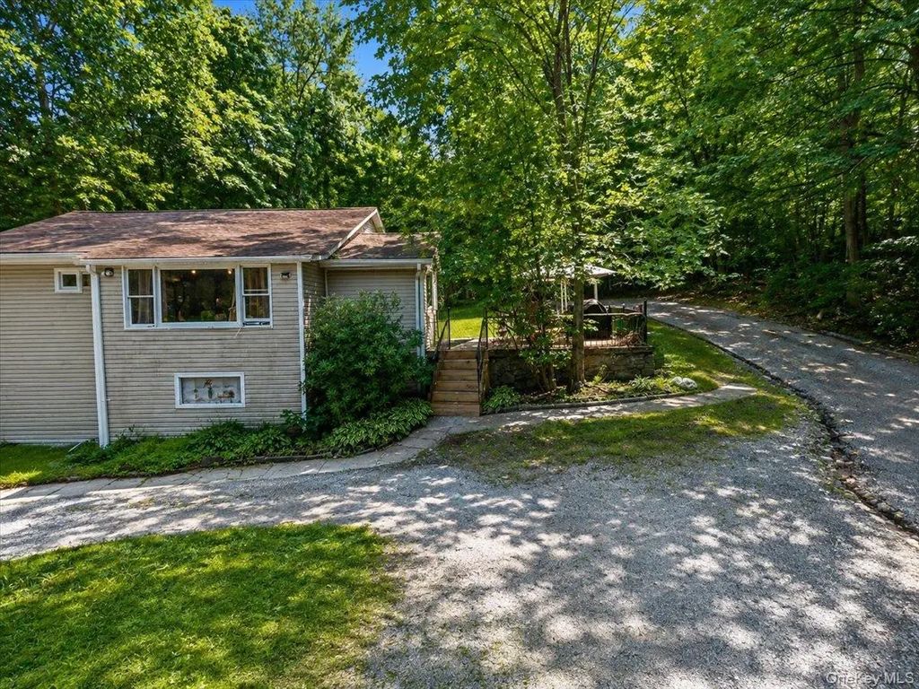 23 Sunrise Trail, Monroe