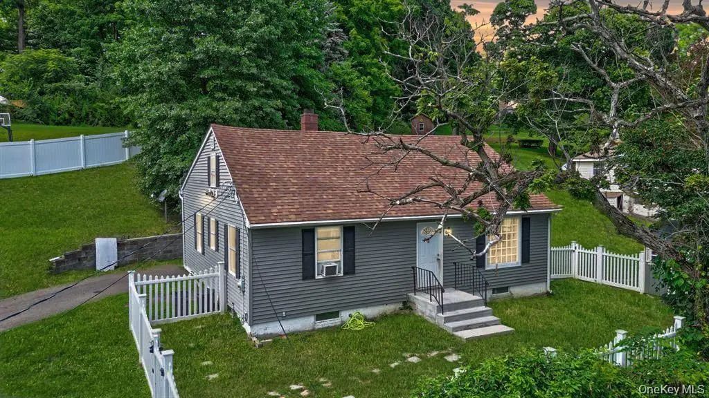 16 Clove Road, Salisbury Mills