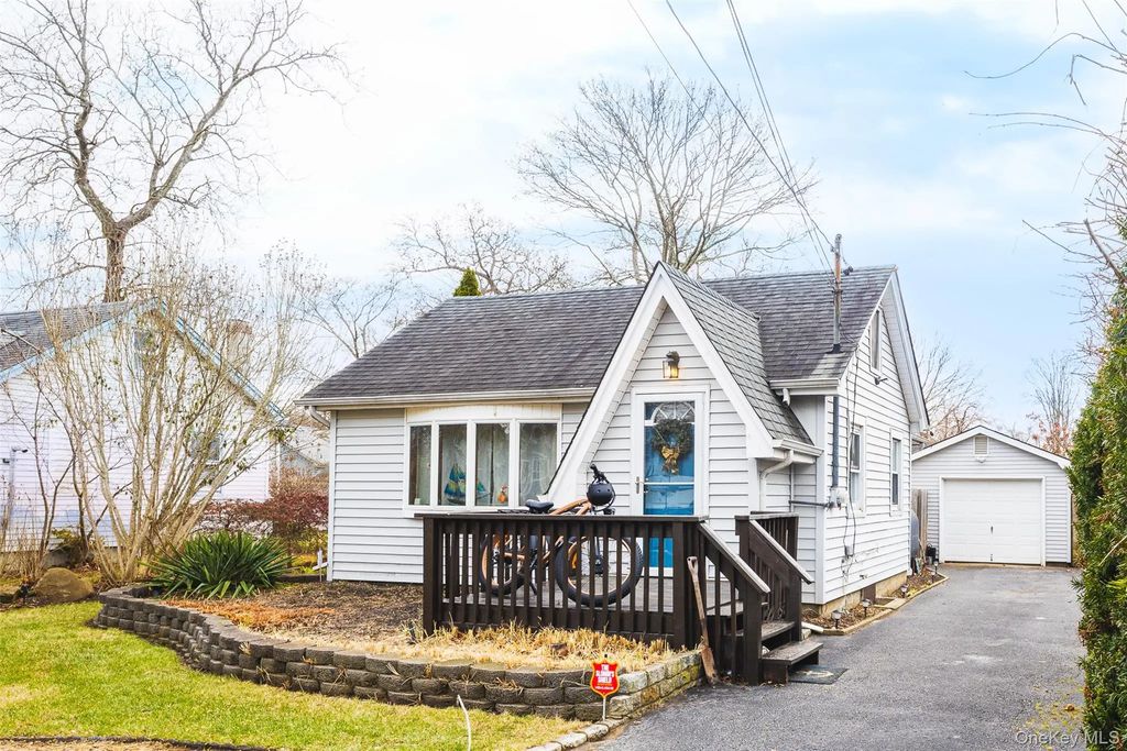 278 W Elm Road, Mastic Beach