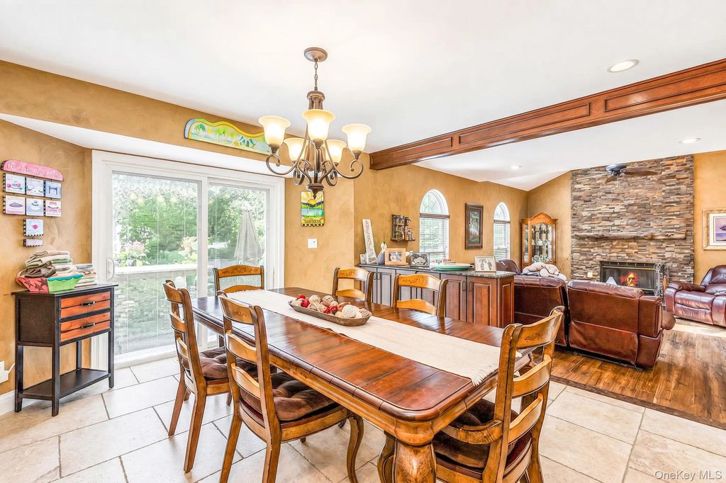2 Piedmont Court, Centereach