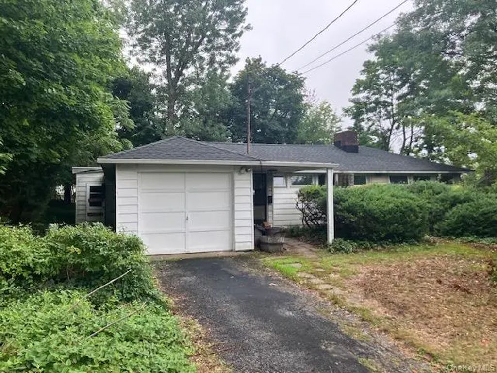 35 Washington Avenue, Glen Head