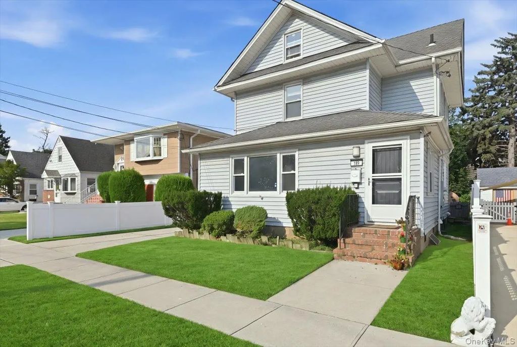 100 Spruce Street, West Hempstead