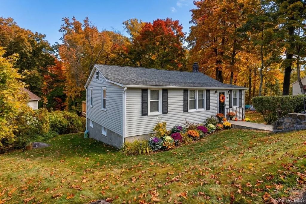 28 Brewster Drive, Carmel