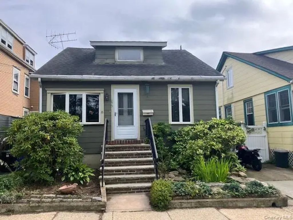 233 8th Avenue, Sea Cliff