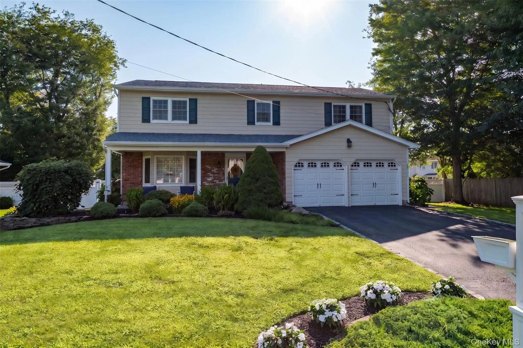 165 Pepperidge Road, Oakdale