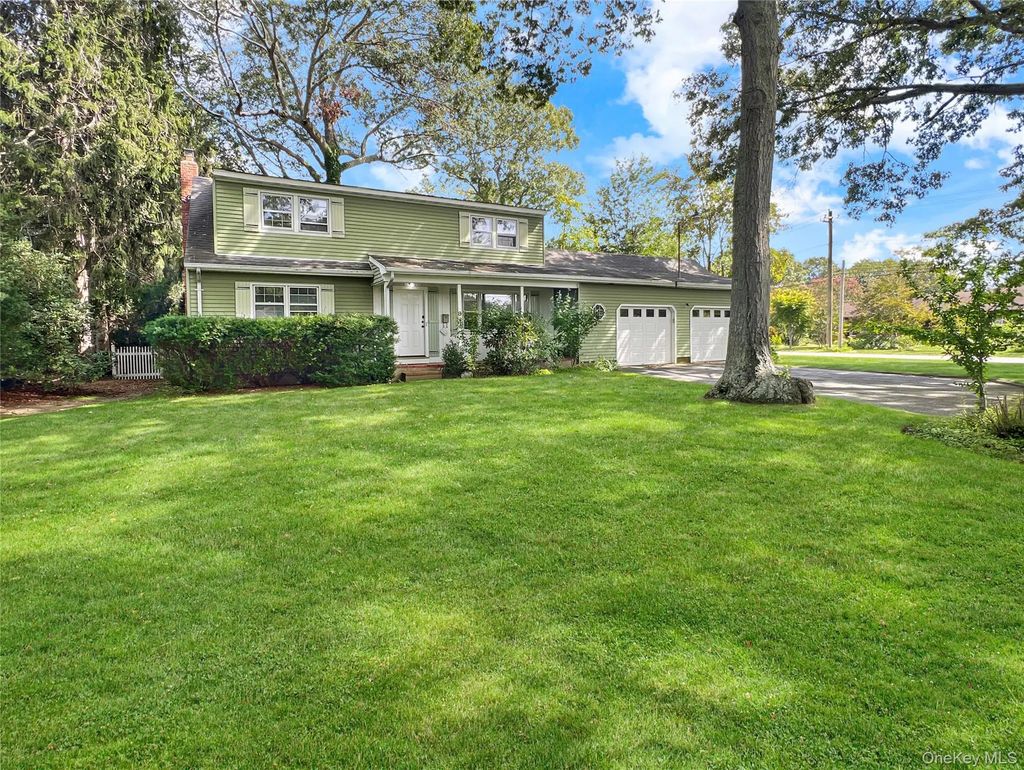 8 Daly Drive, Riverhead