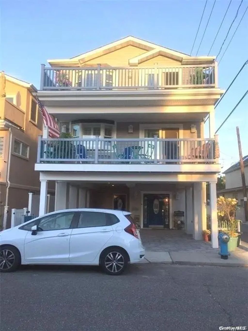 24 Virginia Avenue # Top, Long Beach
